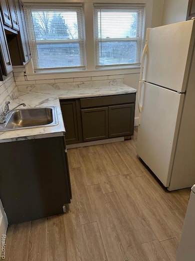 24320 Flower Ave, Eastpointe, MI 48021 - photo 2