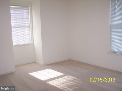 8210 Westwood Mews Ct, Vienna, VA 22182 - photo 4