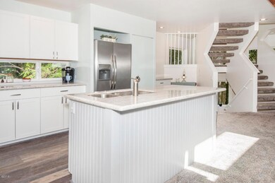 940 SW 10th Place, Lincoln City, OR 97367 - photo 4