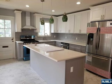 229 Mohegan Way, Fort Lee, NJ 07024 - photo 4