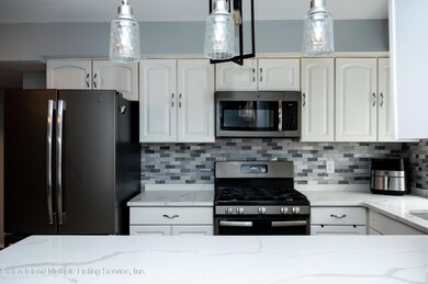 65 Elmwood Park Dr unit 10, Staten Island, NY 10314 - photo 7