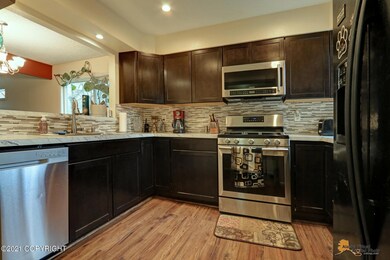Kitchen w/Built-In Microwave