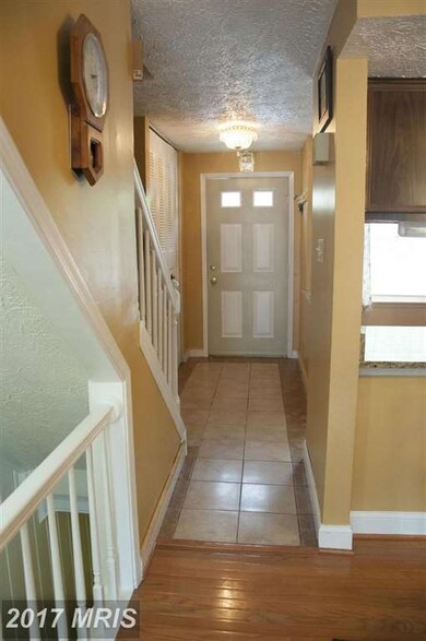 8482 Lazy Creek Ct, Springfield, VA 22153 - photo 3