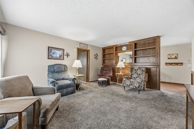 5918 Sharon Ln NW, Cedar Rapids, IA 52405 - photo 3