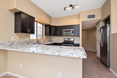 Kitchen w_Breakfast Bar