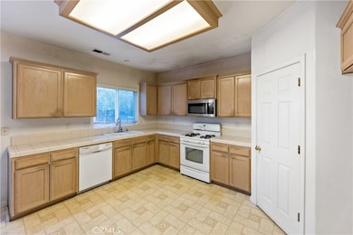 6083 E Andrews Ave, Fresno, CA 93727 - photo 7