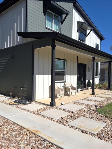 724 Ramsey Ave, Rockdale, TX 76567 - photo 2