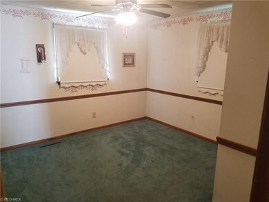 4208 Riverview Ln, Lorain, OH 44055 - photo 4