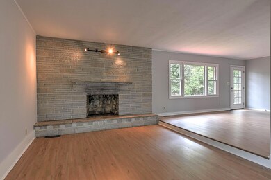 704 Hiwassee Hill Dr, Johnson City, TN 37601 - photo 4