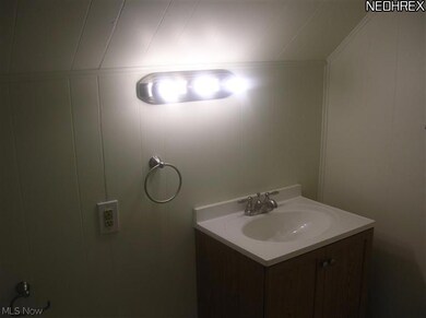 21410 Gardenview Dr, Maple Heights, OH 44137 - photo 5