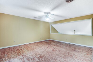 907 Carriage Light Loop-9UPSTAIRS BEDROO