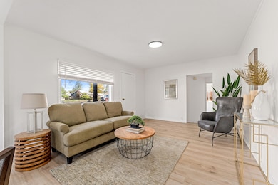 2080 College Way, Medford, OR 97504 - photo 4