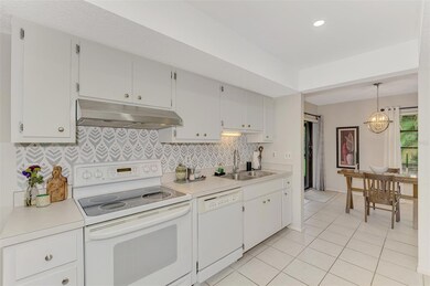 5103 Greencroft Rd unit 24, Sarasota, FL 34235 - photo 6