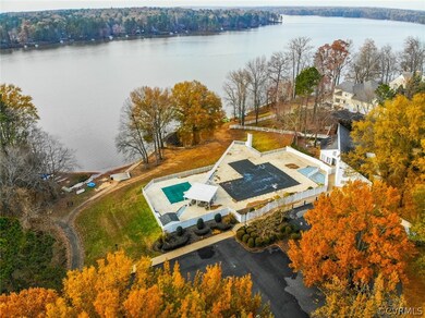 Stock photo of Promitory Pointe pool and clubhouse