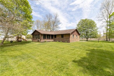 9663 N 200 W, Fountaintown, IN 46130 - photo 3