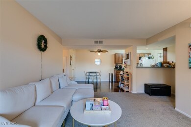 950 Seven Hills Dr unit 311, Henderson, NV 89052 - photo 6