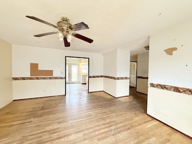 196 Green Ct unit 1, Streamwood, IL 60107 - photo 3