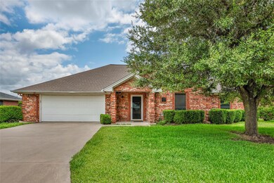 1109 W University Dr, Gainesville, TX 76240 - photo 2