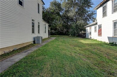 1526 Savannah Ave, Saint Joseph, MO 64505 - photo 3