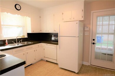 633 N Bost St, Statesville, NC 28677 - photo 5