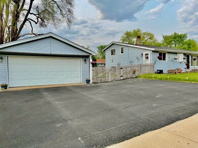 1228 Navajo Dr, Carpentersville, IL 60110 - photo 2