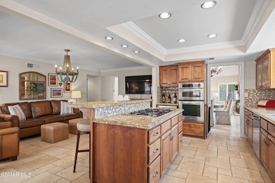 28-web-or-mls-UpmarketMedia_24744L-84