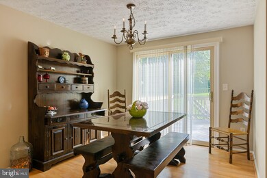 8849 Woodlawn Way, Springfield, VA 22153 - photo 3