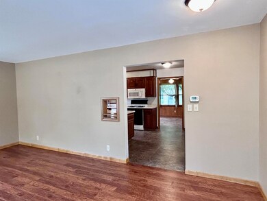 609 S Mill St, Decorah, IA 52101 - photo 4
