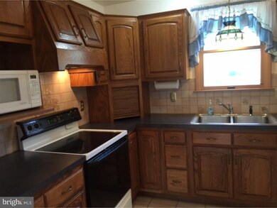 705 Chestnut St, Shoemakersville, PA 19555 - photo 3