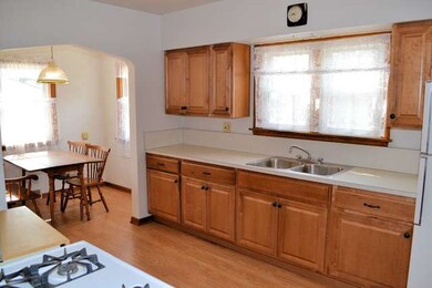 18425 Burnham Ave, Lansing, IL 60438 - photo 4