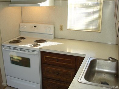 1082 Pine Grove Cir unit 4C, Allentown, PA 18106 - photo 3