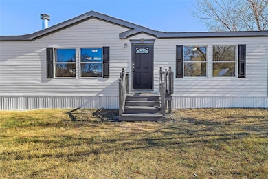 660 Sandy Oaks Rd, Springtown, TX 76082 - photo 2