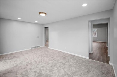 7002 SW 15th St, Des Moines, IA 50315 - photo 3