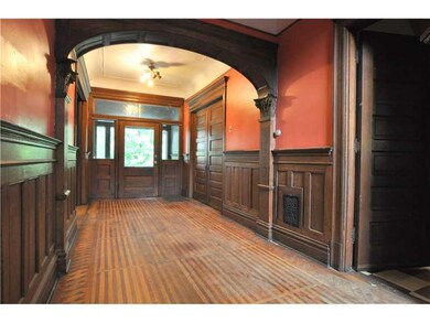 Entry/Foyer.