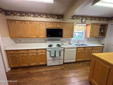 381 W Robinson St, Hernando, MS 38632 - photo 5