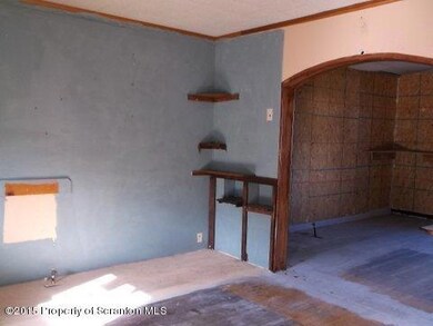 724 Dunmore St, Throop, PA 18512 - photo 4