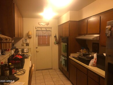 Kitchen 3449 W Mescal