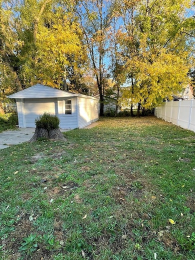 25284 Stanford St, Dearborn Heights, MI 48125 - photo 5