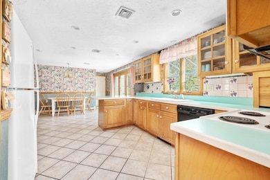 43 Flint Locke Dr, East Weymouth, MA 02189 - photo 5