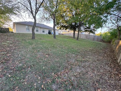 606 Kendrick St, Knob Noster, MO 65336 - photo 4