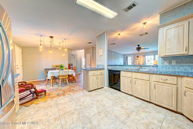 kitchen & dining room