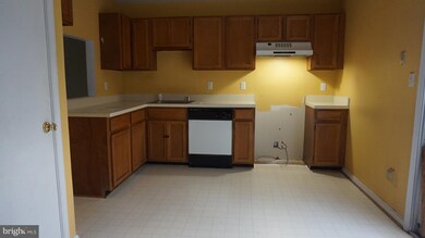 16334 Taconic Cir, Dumfries, VA 22025 - photo 3