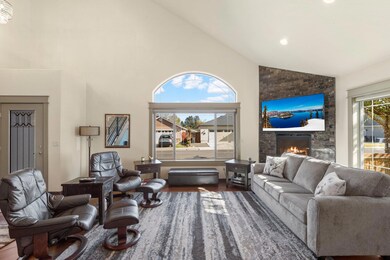 636 John Wayne Dr, Central Point, OR 97502 - photo 3