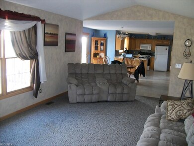 FAMILY ROOM LOOKING TOWARDS KITCHEN