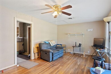 1207 Whaley Dr, Gainesville, TX 76240 - photo 5