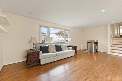 27 Princeton Dr, Middlesex, NJ 08846 - photo 2