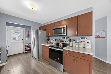 806 10th St SW, Cedar Rapids, IA 52404 - photo 7