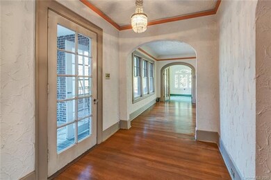 Front entryway and foyer, enjoy hardwood floors an