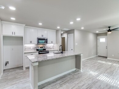 514 W Collins St, Denison, TX 75020 - photo 4