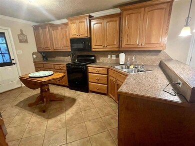 500 E Greenfield Dr, Wake Village, TX 75501 - photo 3